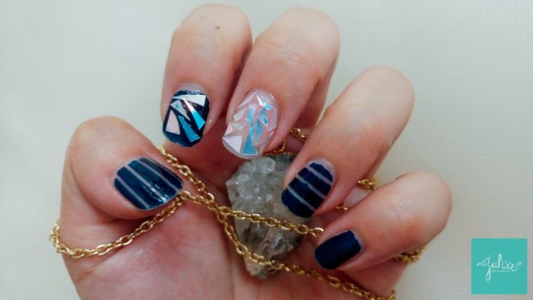 Holographic Shattered Glass Nails: Tutorial