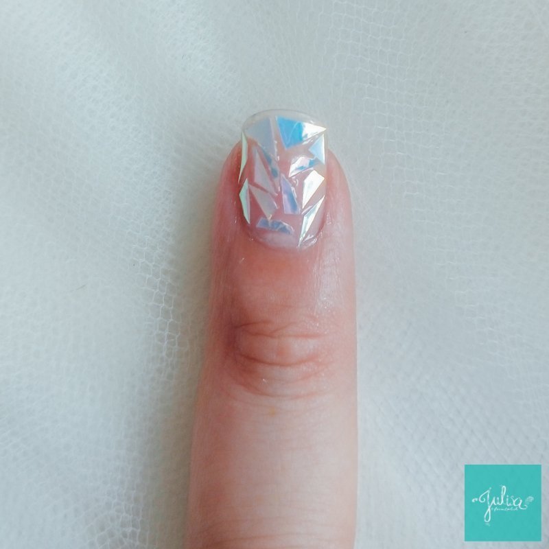 Holographic Shattered Glass Nails: Tutorial | Julisa.co